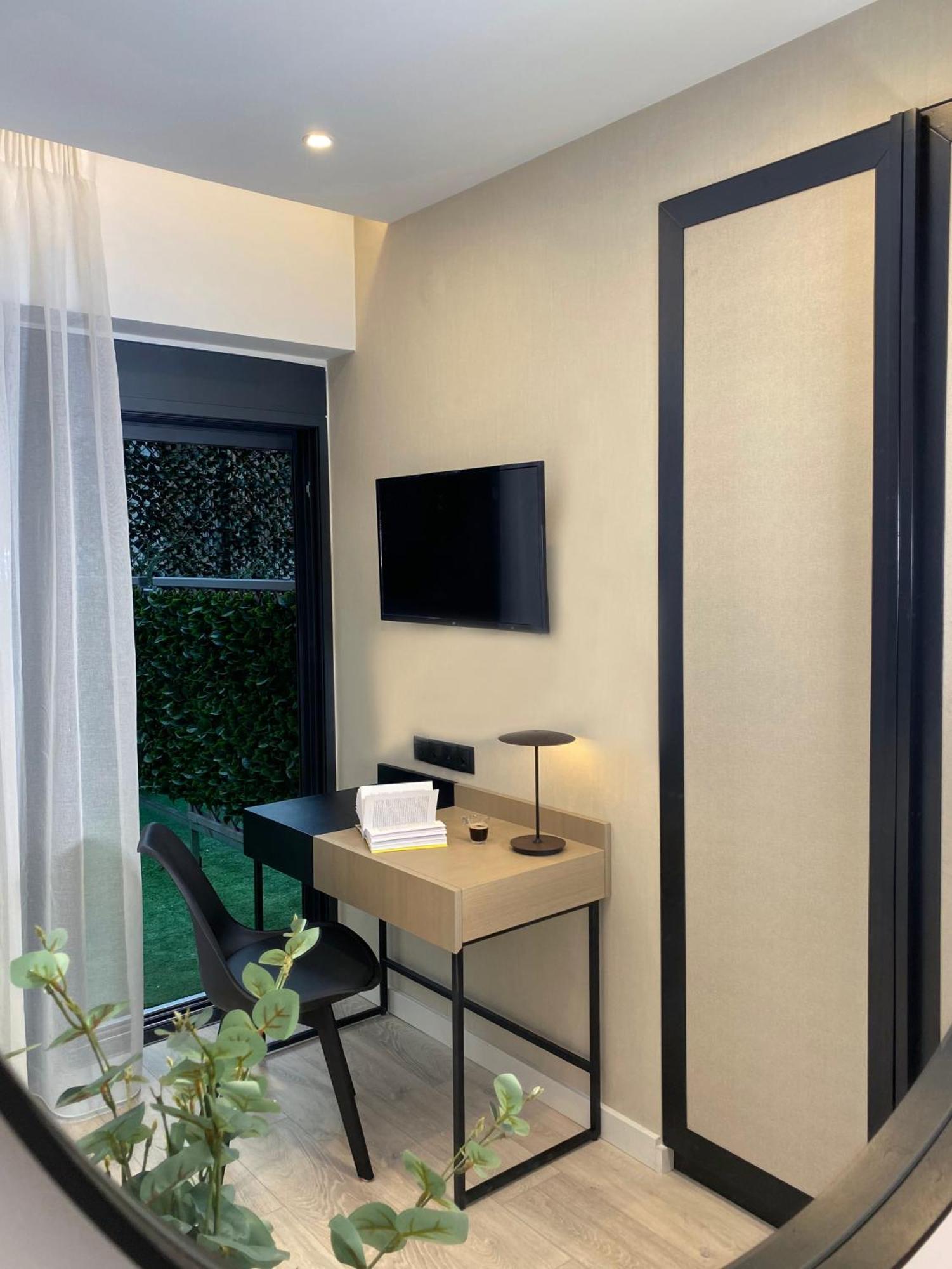 Icon Urban Living Aparthotel Солун Екстериор снимка
